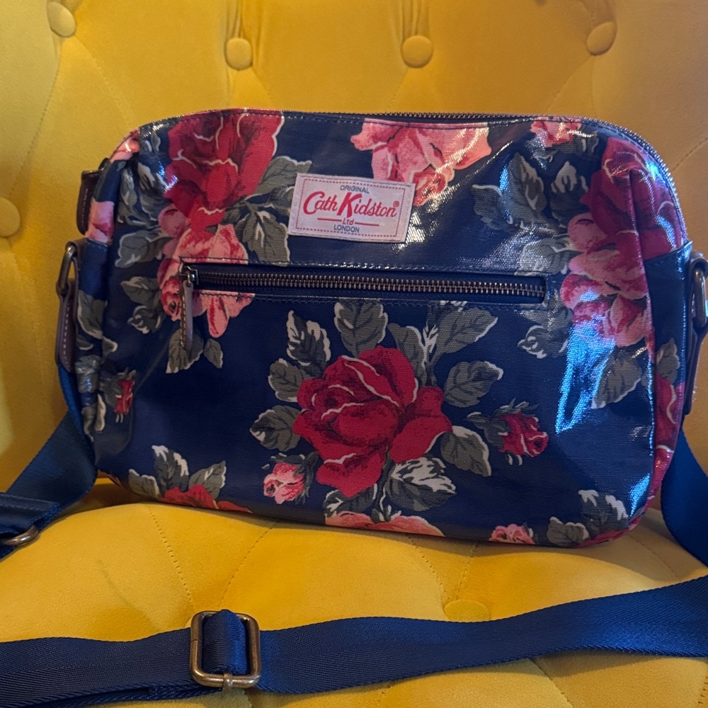 Cath Kidston Navy and Red Floral Crossbody Bag - Picture 9 of 9